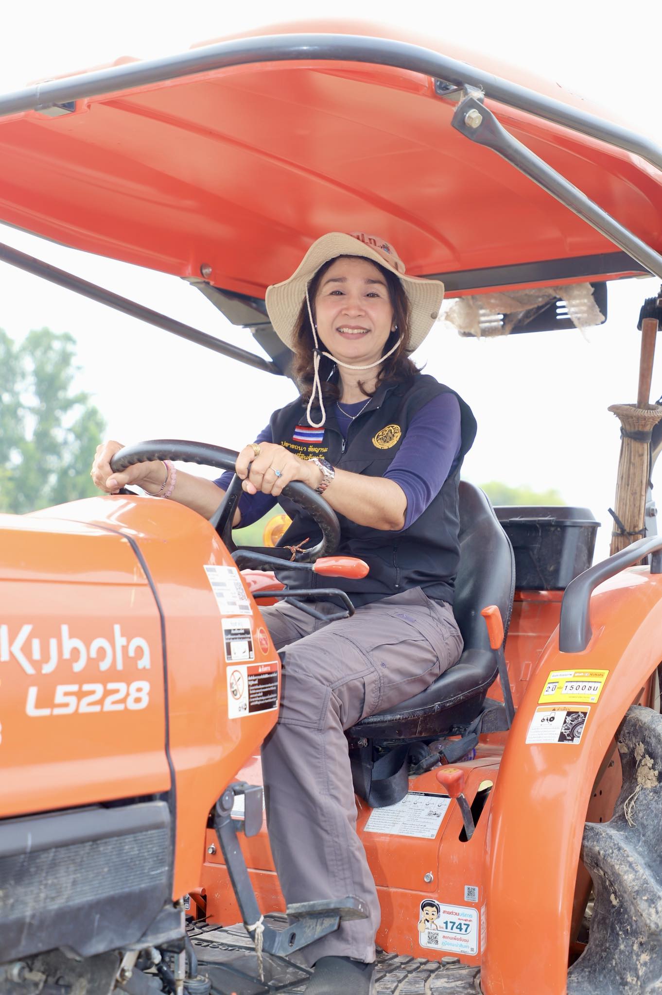 title - เลขาฯ ส.ป.ก. ร่วมงาน “ไถกลบ ตอซัง สร้างดินยั่งยืน ฟื้นสิ่งแวดล้อม”